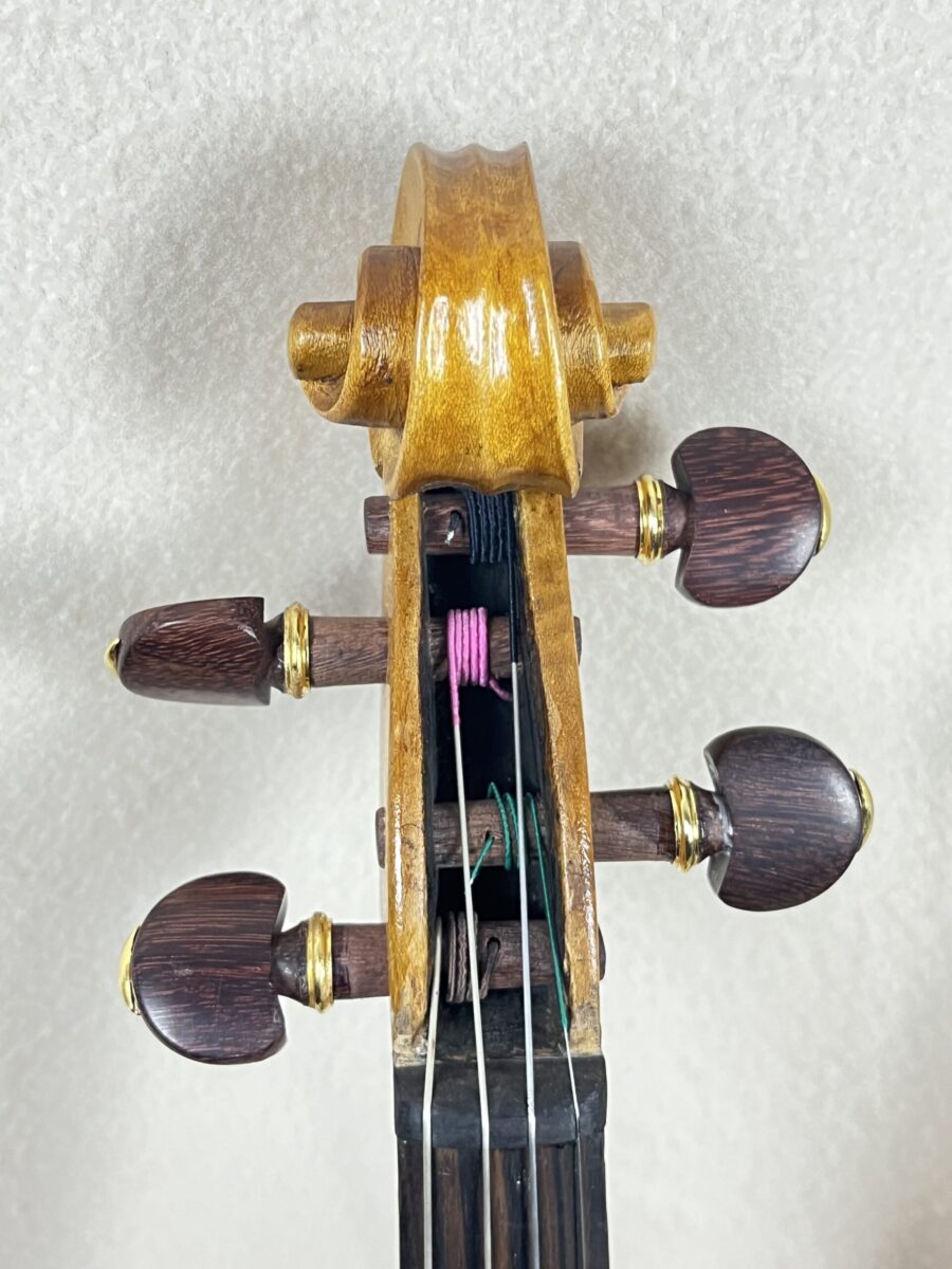 Violin s-1670 scroll