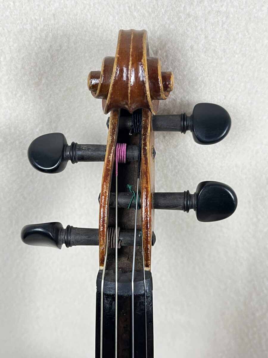 Violin s-2570 scroll