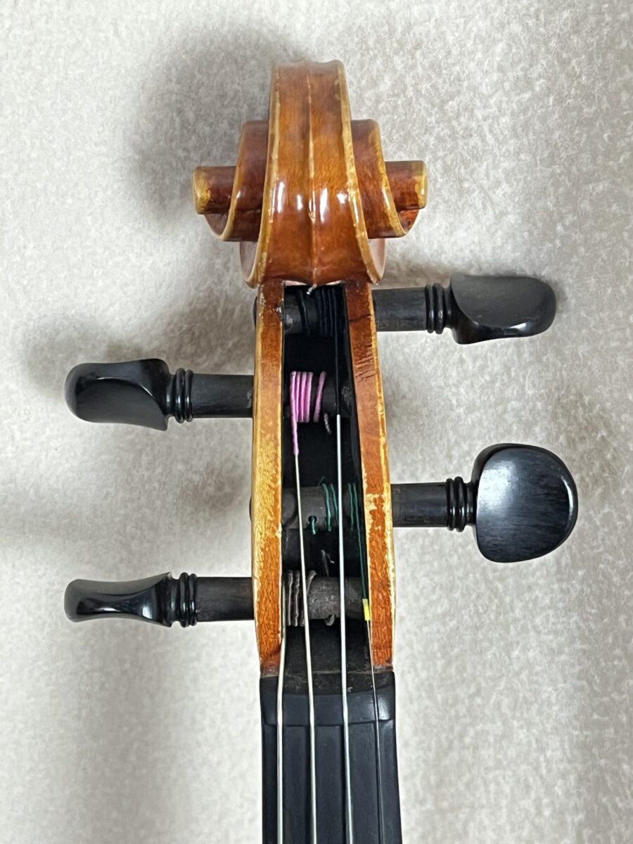 Violin s-2641 scroll