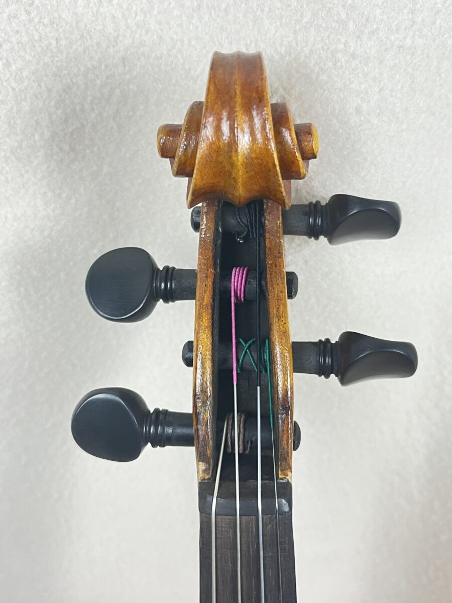 Violin s-3860 scroll