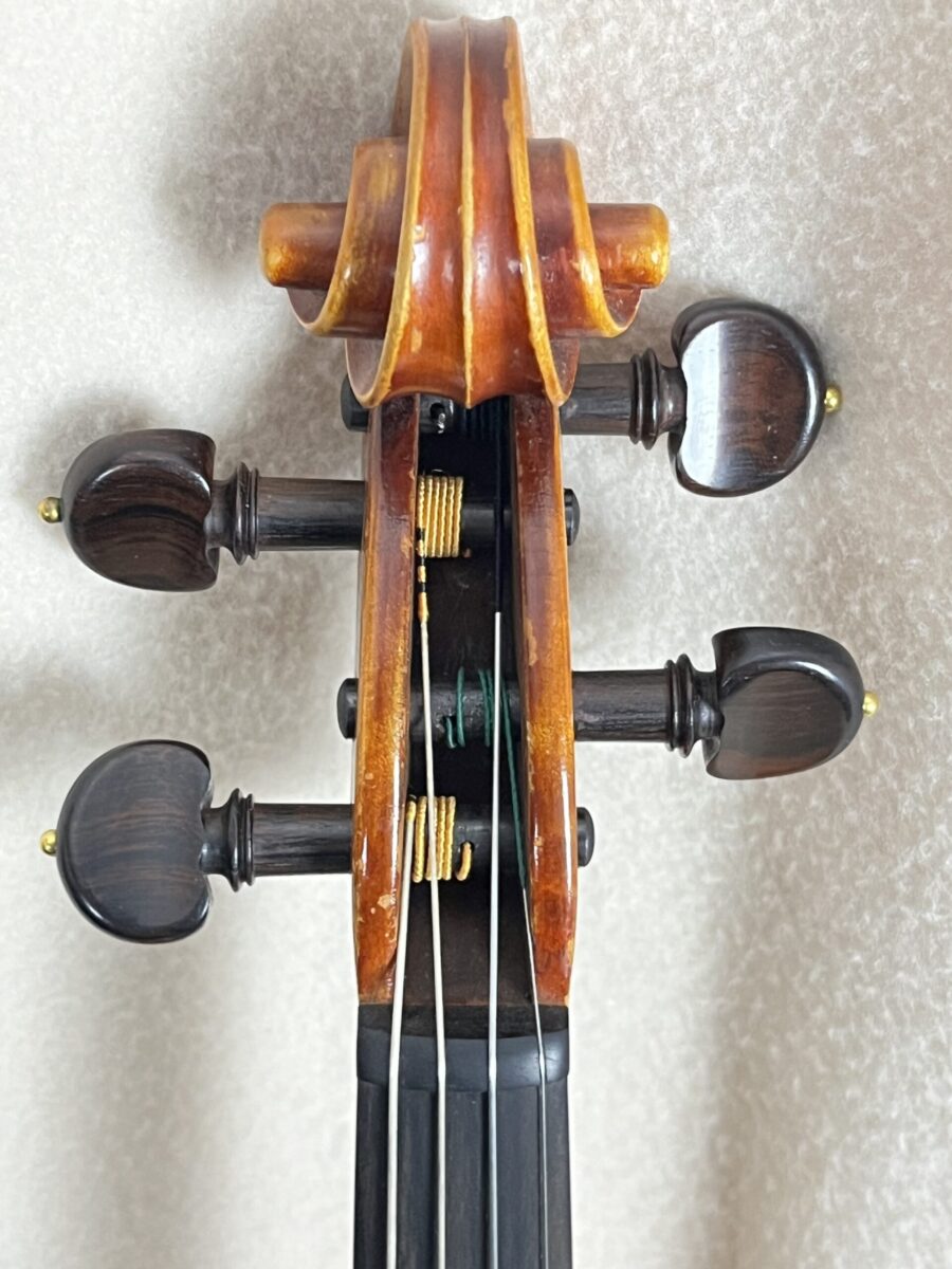 Violin s-4064 scroll