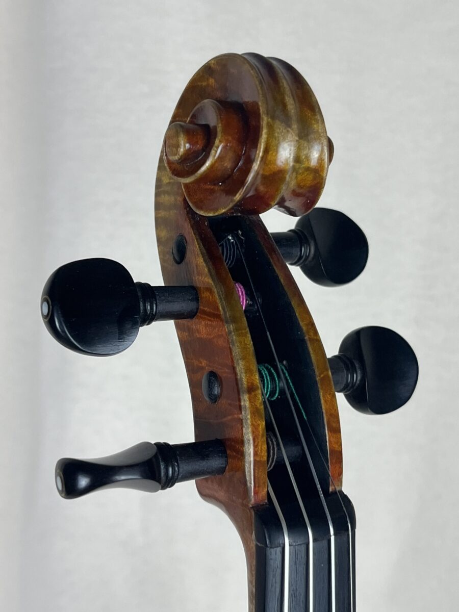 Violin s-4138 scroll