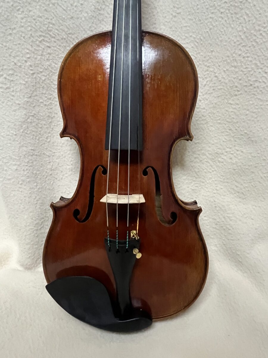 Violin s-4194 front close