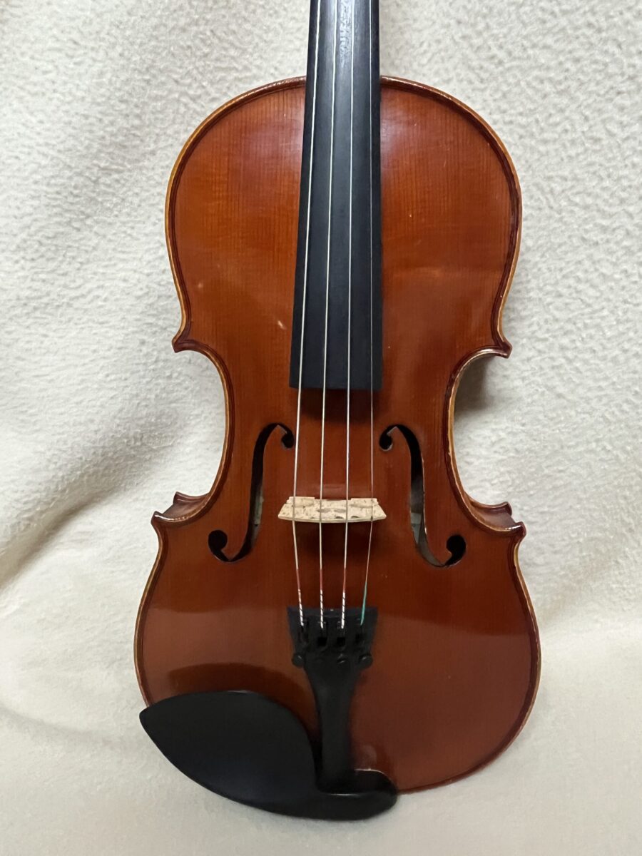 Violin s-4200 close front