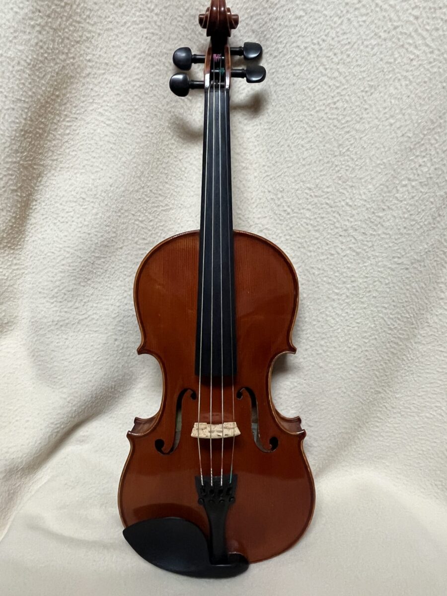 Violin s-4200 front